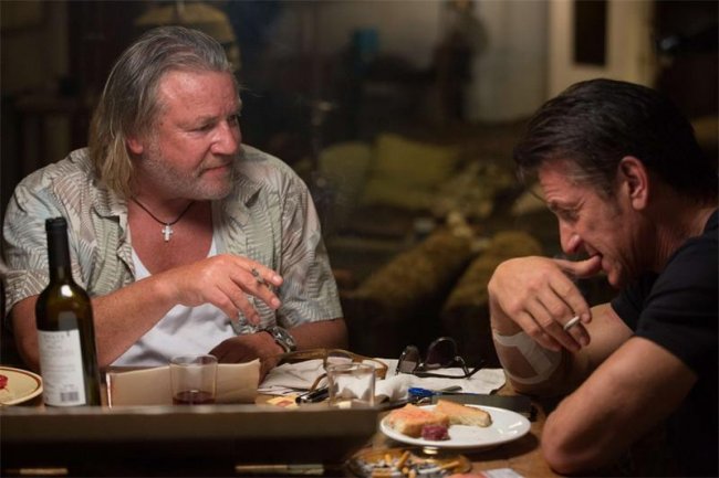 Ганмен / The Gunman (2015) - Трейлеры