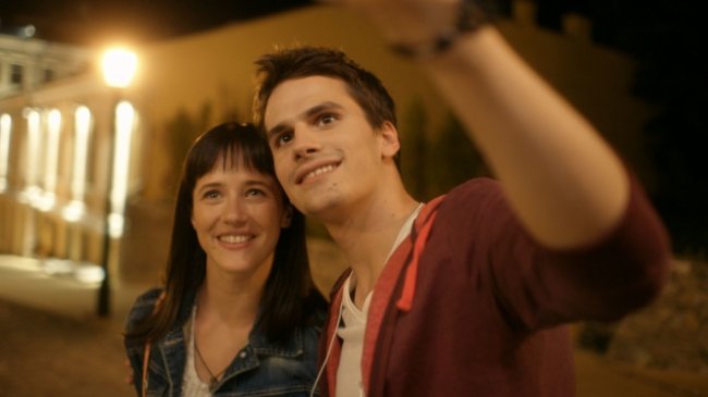 Одинок по контракту (2014) - Трейлеры