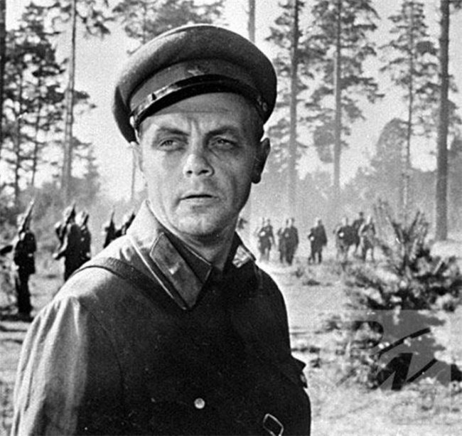 Живые и мёртвые (фильм) - Трейлеры