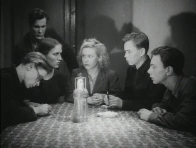 Художественный фильм "Молодая гвардия" - Трейлеры