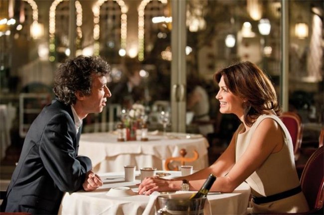 Отель романтических свиданий (2013) - Трейлеры