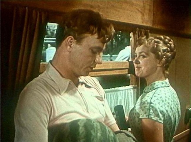 Девушка без адреса - Трейлеры