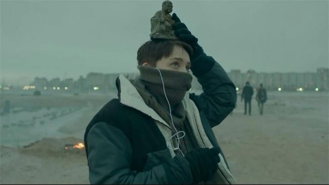 Под электрическими облаками (2015) - Трейлеры