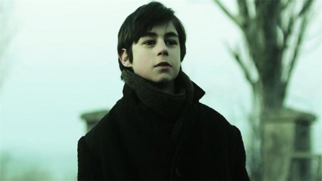 Под электрическими облаками (2015) - Трейлеры