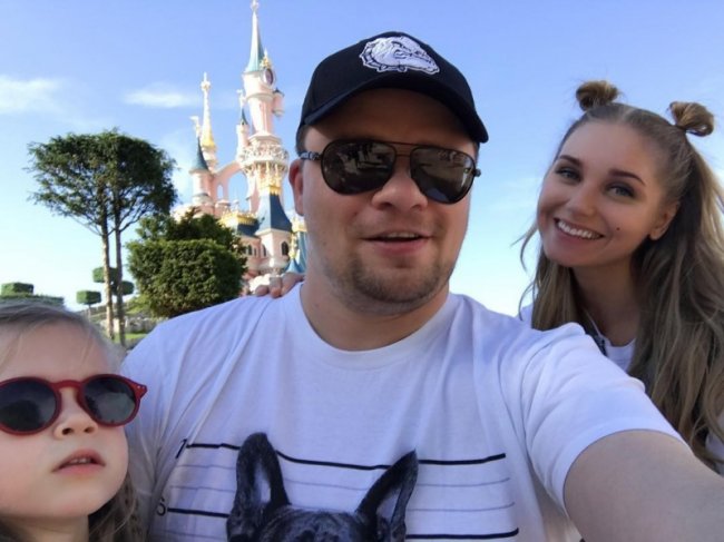 Кристина Асмус и Гарик Харламов отдыхают в Диснейленде