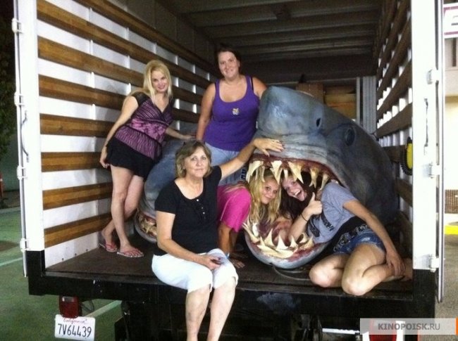 Угроза из глубины (2-Headed Shark Attack) - Трейлеры