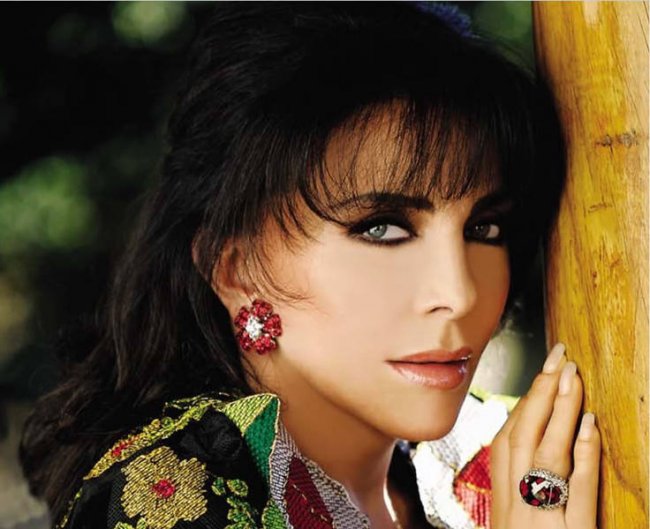 Вероника Кастро - Биографии