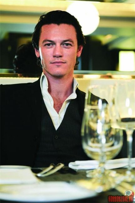 Люк Эванс— британский актёр. - Биографии