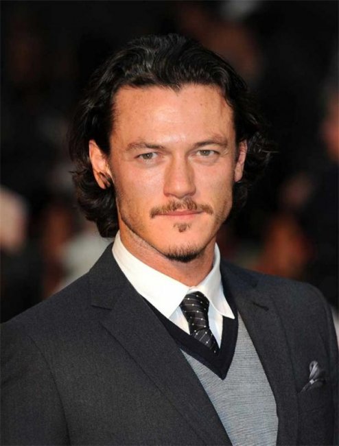 Люк Эванс— британский актёр. - Биографии