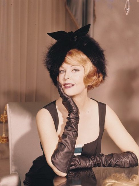 Арлин Кэрол Дал - Биографии