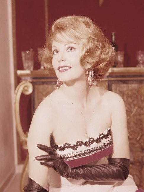 Арлин Кэрол Дал - Биографии