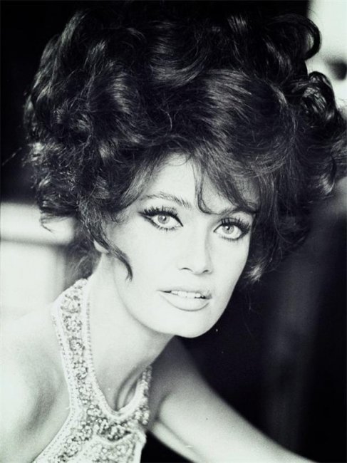 Мариса Мелл - Биографии