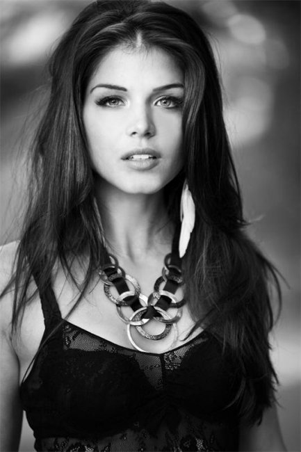 Мария Авгеропулос (Marie Avgeropoulos). Биография. - Актрисы