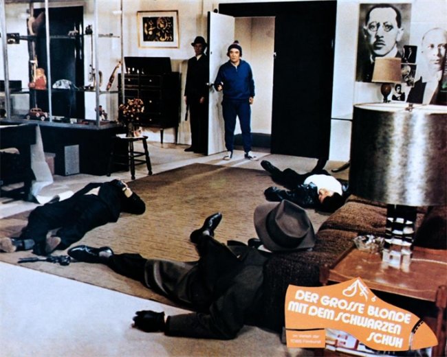 Высокий блондин в черном ботинке - Трейлеры