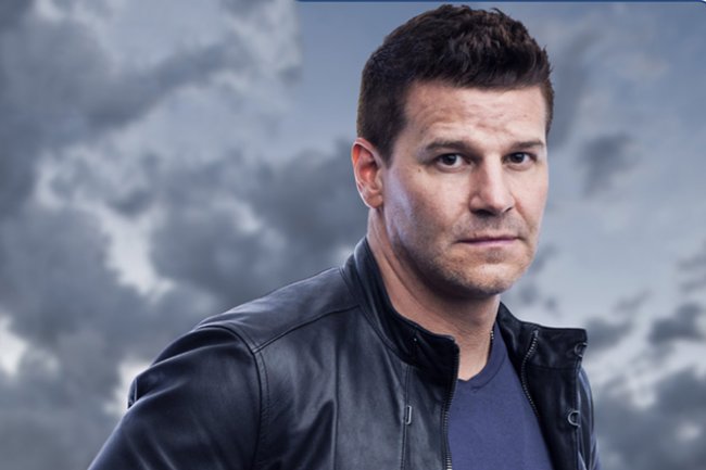 Дэвид Бореаназ - Биография