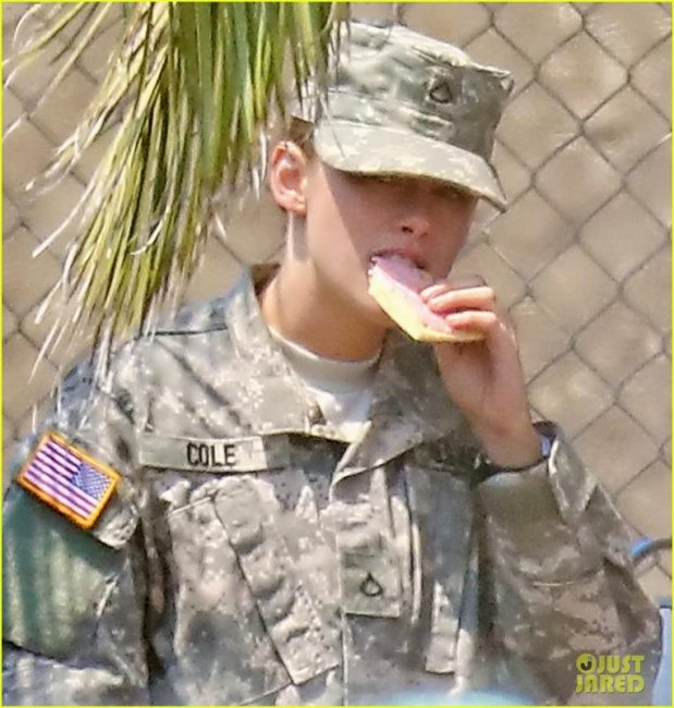 Лагерь «X-Ray» (2014) - Трейлеры