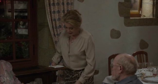 За сигаретами / Elle s'en va (2013) - Трейлеры