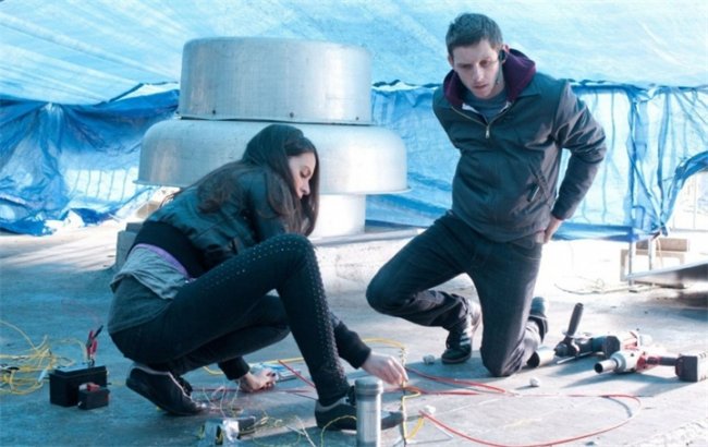 На грани(2012) - Трейлеры