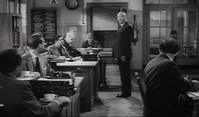 фильм Человек проходит сквозь стену 1959 г. - Трейлеры