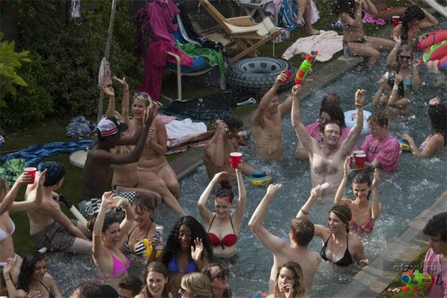 Трейлер "Соседи. На тропе войны" (2014) - Трейлеры