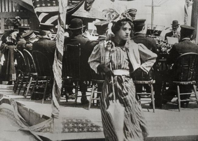 Беспокойный день (1914) - Трейлеры