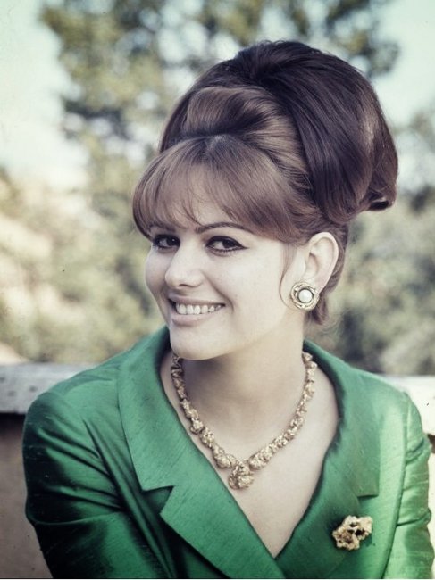 Клаудия Кардинале - Биографии