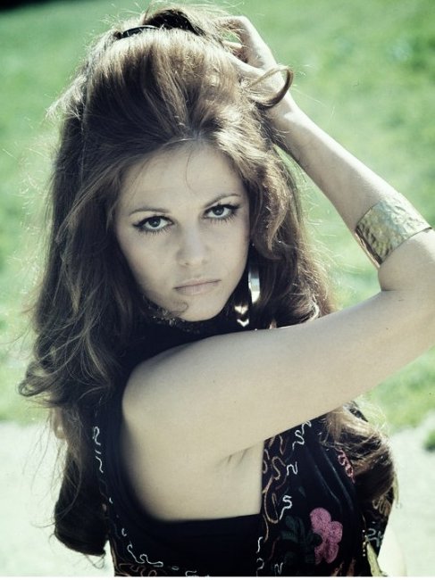 Клаудия Кардинале - Биографии