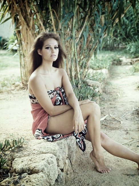 Клаудия Кардинале - Биографии