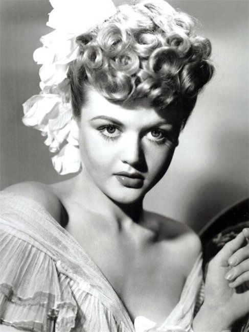 Анджела Ленсебри - Биографии