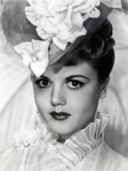 Анджела Ленсебри - Биографии