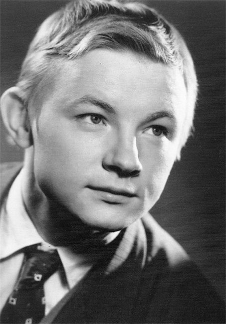 Михаил Кононов - Биографии