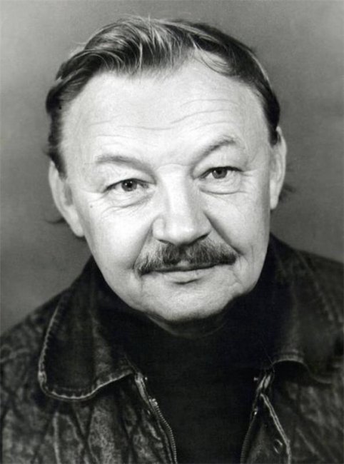 Михаил Кононов - Биографии