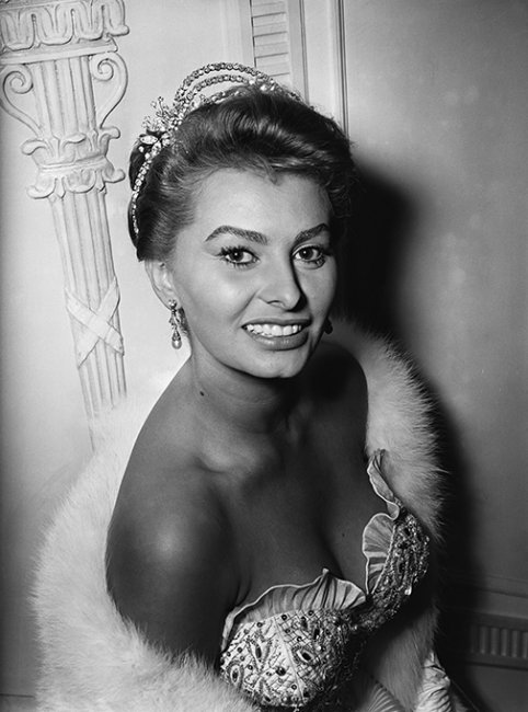 БЕСКОНЕЧНАЯ КРАСОТА Софи Лорен - Биографии