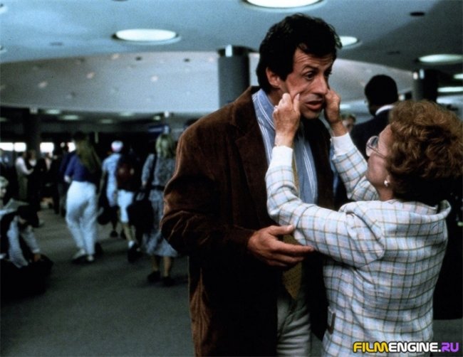 Стой! Или моя мама будет стрелять (1992) - Трейлеры