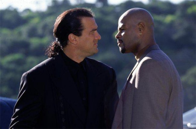 "Мерцающий" / "The Glimmer Man" (1996) - Трейлеры