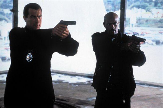 "Мерцающий" / "The Glimmer Man" (1996) - Трейлеры