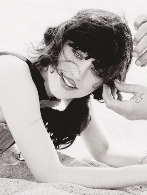 . z o o e y . d e s c h a n e l . - Биографии