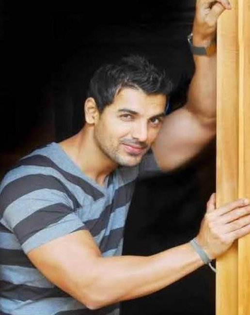 Джон Абрахам - Биографии