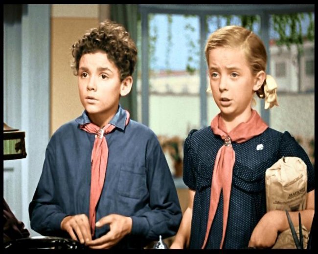 Комедия "Подкидыш" в цвете - Трейлеры