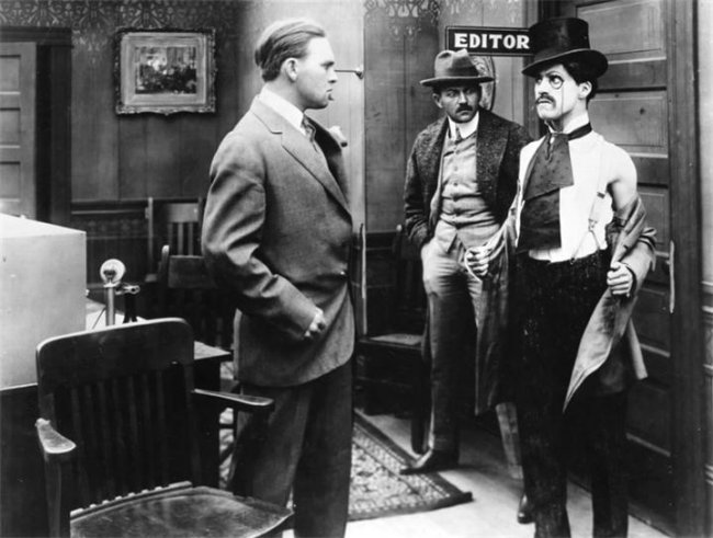 Зарабатывая на жизнь (1914) - Трейлеры