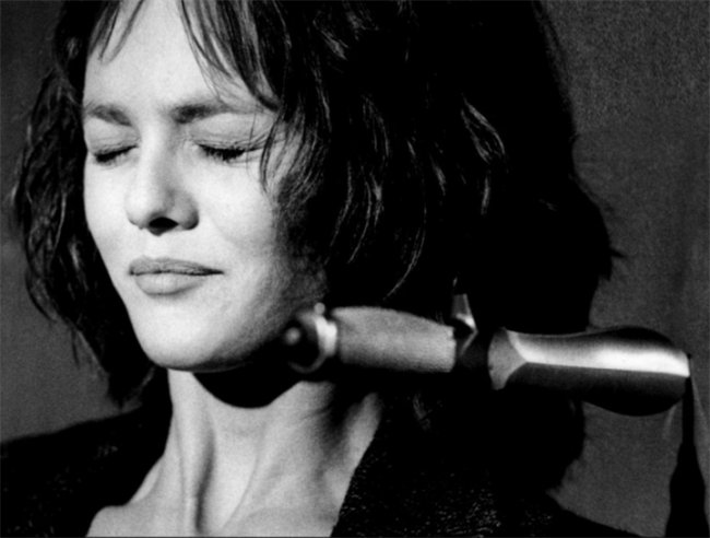 Девушка на мосту - Трейлеры