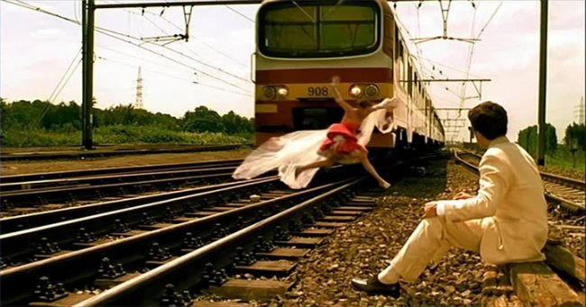 Влюбись в меня, если осмелишься - Трейлеры