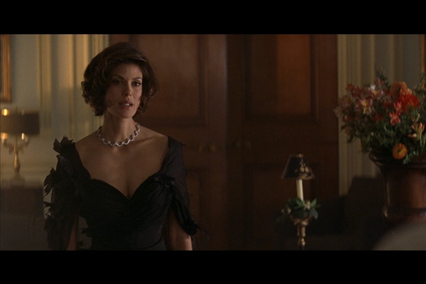 Девушки Бонда - "Завтра не умрет никогда" (1997) Пари Карвер (Тери Хэтчер) - Трейлеры