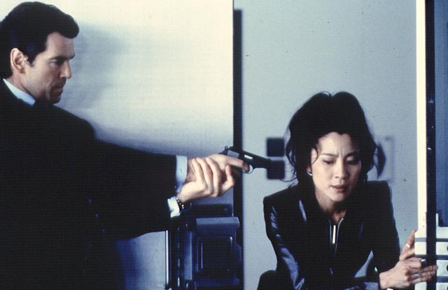 Девушки Бонда - "Завтра не умрет никогда" (1997) Пари Карвер (Тери Хэтчер) - Трейлеры