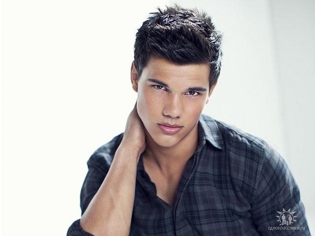 Тэйлор Лотнер - Биографии