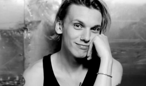 Биография Джейми Кэмпбелл Бауэра - Иностранные актеры.