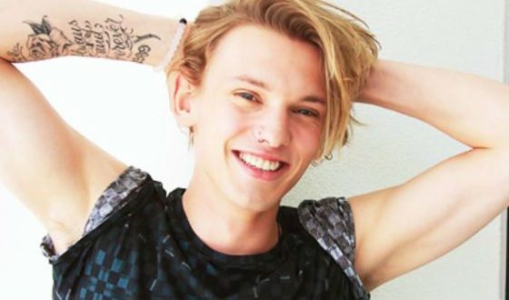 Биография Джейми Кэмпбелл Бауэра - Иностранные актеры.