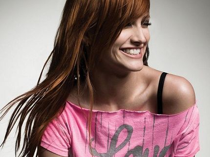 Биография Эшли Симпсон - Российские актеры.