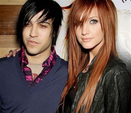 Биография Эшли Симпсон - Российские актеры.