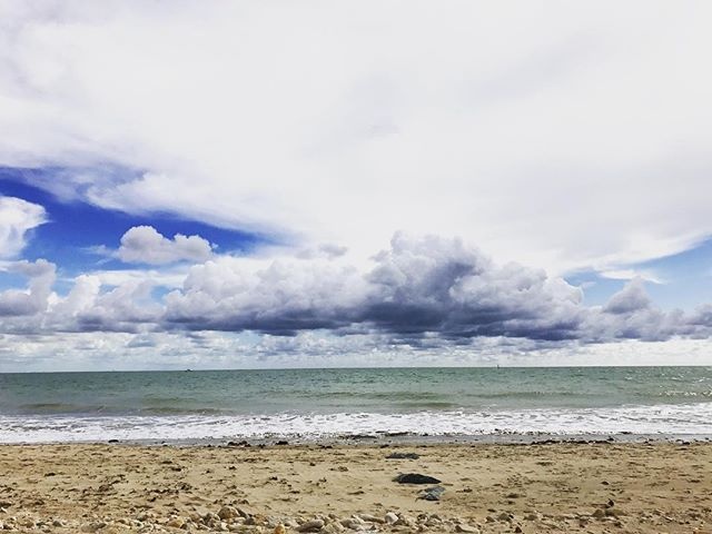 Даутцен Крус обескуражила откровенным фото на пляже